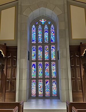 Archivo:2024 Saint Thomas More - Arlington window 02