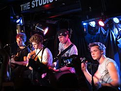 Archivo:5 Seconds of Summer First USA Acoustic IMG 3732 (14665346358)
