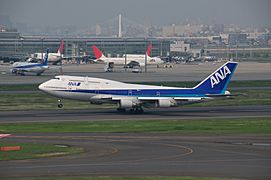 Archivo:ANA Boeing 747-400D JA8960 (7179571700)