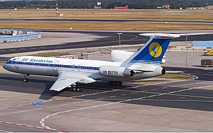 Archivo:Air Kazakstan Tupolev Tu-154 Geertsen