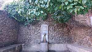 Archivo:Almedinilla (Fuente)
