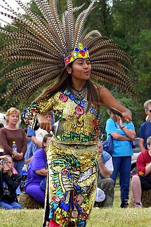Archivo:Aztec fire dance recreation