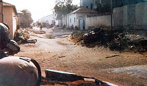 Archivo:Black Hawk Down Rangers under fire October 3, 1993