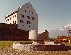 Archivo:Brunnen, 1978-80, Bendern, Granit Cresciano gesch., 165x250cm