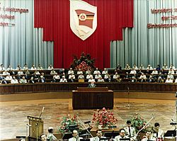 Archivo:Bundesarchiv Bild 183-1985-0206-422, Berlin, Kampftreffen des MfS im Palast der Republik
