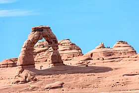 Delicate Arch - Arches National Park (28744386992).jpg