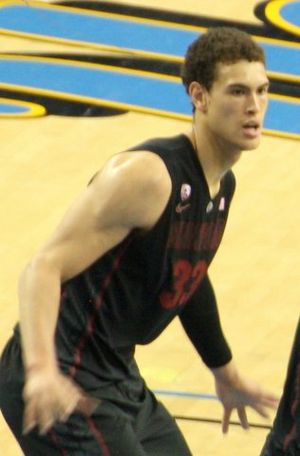 Archivo:Dwight Powell with Stanford