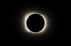 Archivo:Eclipse total en la ciudad de Gorbea