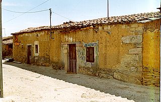 En Villaseco del Pan, Zamora. (Casa típica de piedra y adobe) - panoramio.jpg