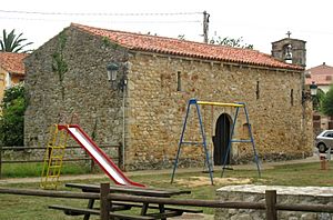 Archivo:Ermita de San Bartolomé - Oreña, Alfoz de Lloredo, Cantabria, Spain 01