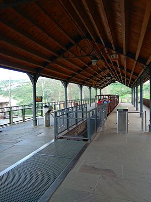 Archivo:Estación del tren minero El Soplao