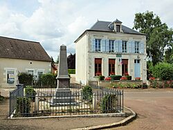 Fontenoy-en-Puisaye-FR-89-mairie & monument aux morts-a1.jpg
