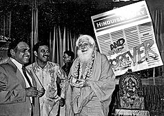 Archivo:Gurudeva celebrating Hinduism Today
