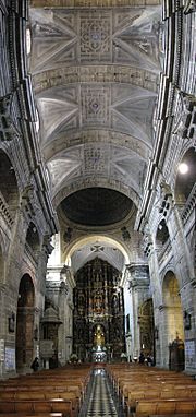 Archivo:Iglesia de San Isidoro - Oviedo - panoramio