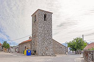 Archivo:Iglesia de la Asunción en Aldeacipreste