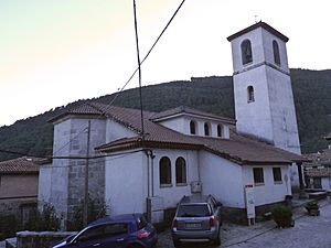 Archivo:Iglesia en Guisando