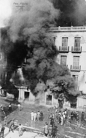 Archivo:Incendio de la Ferretería Hermanos Cabanillas, 3 de mayo de 1944, Melilla