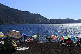 Archivo:J27 901 Lago Calafquén, Playa Coñaripe