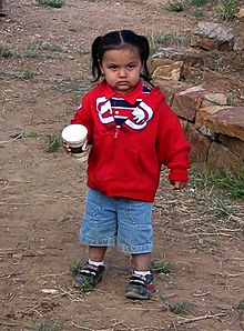 Archivo:Jicarilla apache boy
