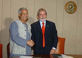 Archivo:Muhammad Yunus com presidente Lula