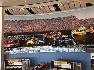 Archivo:NASCAR Hall of Fame Glory Road
