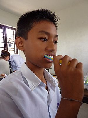 Archivo:Oral Health Promotion in Nepal - teaching children