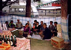 Archivo:Partying at Sho Dun Festival, Norbulingka