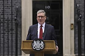 Archivo:Prime Minister Sir Keir Starmer arrives at Number 10 Downing St (53836916571)