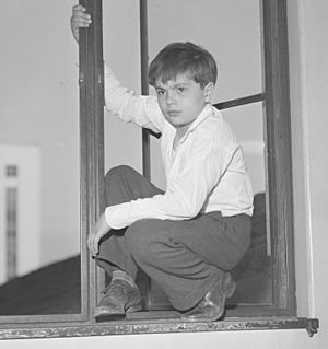 Archivo:Robert Blake, around 1944