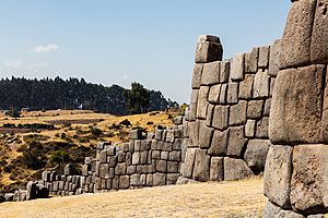 Archivo:Sacsayhuamán, Cusco, Perú, 2015-07-31, DD 36