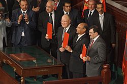 Archivo:Signature de la Constitution tunisienne de 2014