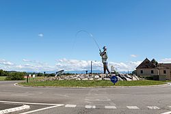 Susmiou - giratoire pêcheur.jpg