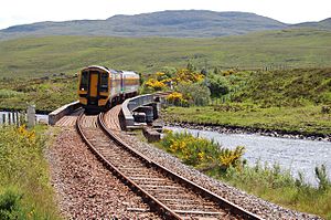 Archivo:The train to Kyle of Lochalsh - geograph.org.uk - 467835