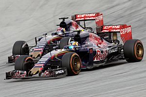 Archivo:Toro Rosso duo 2015 Malaysia Race