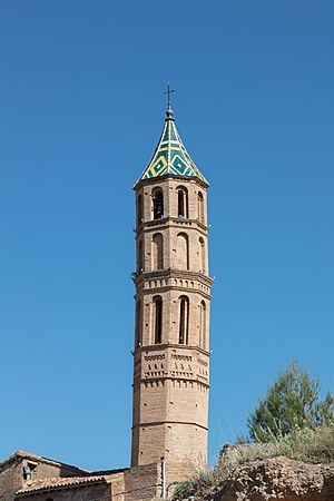 Archivo:Torre de la iglesia de San Martín de Tours, Torrellas, Zaragoza, España, 2017-05-23, DD 60