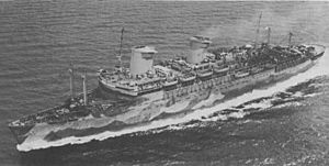 Archivo:USS West Point (AP-23) underway at sea, circa in 1943 (80-G-71251)