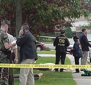 Archivo:US Army CID agents at crime scene