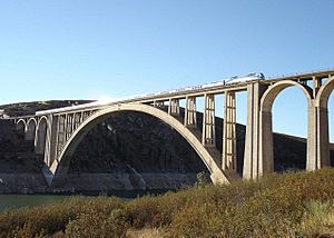 Archivo:Viaducto Martín Gil