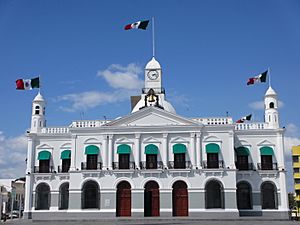 Archivo:Villahermosa.Palacio de Gobierno 01