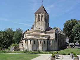 Église Saint-Hilaire de Melle, chevet.JPG