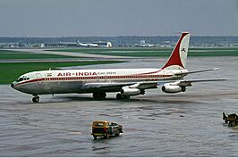 Air-India Boeing 707-400 Manteufel.jpg