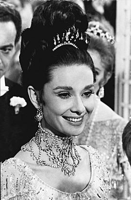 Archivo:Audrey Hepburn - 1964