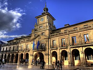 Archivo:Ayuntamiento oviedo
