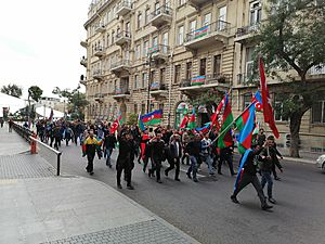 Archivo:Azerbaijani people celebrating victory in Karabakh. Sheikh Shamil street