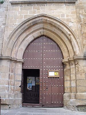 Archivo:Cáceres - Iglesia de San Juan Bautista 01