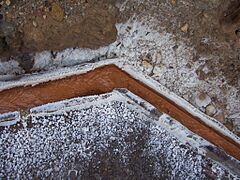 Archivo:Canales de Muera en Salinas de Añana