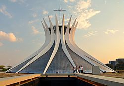 Archivo:Catedral Metropolitana de Brasília 2