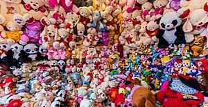 Archivo:Comercio de peluches en Lima, Perú, 2015-07-28, DD 47