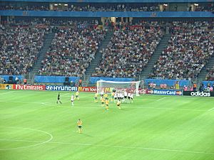 Archivo:Confed-Cup 2005 Eröffnungsspiel (Freistoß Australien)