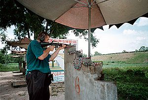 Archivo:Cu Chi Tunnels Shooting Range with M16